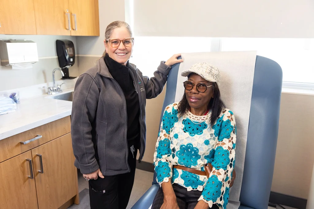 Dr. Sirota-Rozenberg and patient in exam room.